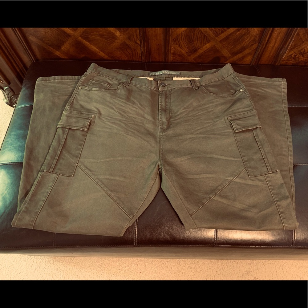 Alexrogan pants